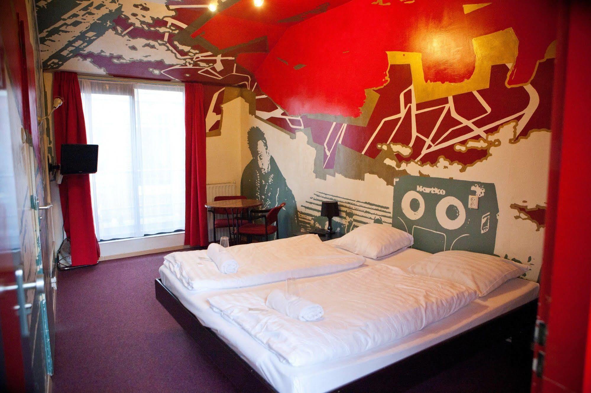 St Christophers Inn At The Winston Amsterdam Bagian luar foto
